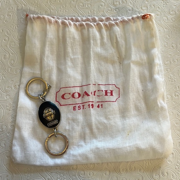 ✨NWOT Vintage Coach Valet Turnlock Keychain✨ - Picture 1 of 4